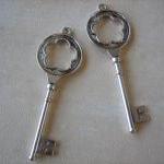 2pcs - Antique Silver Key Charms - Lead And Nickel..