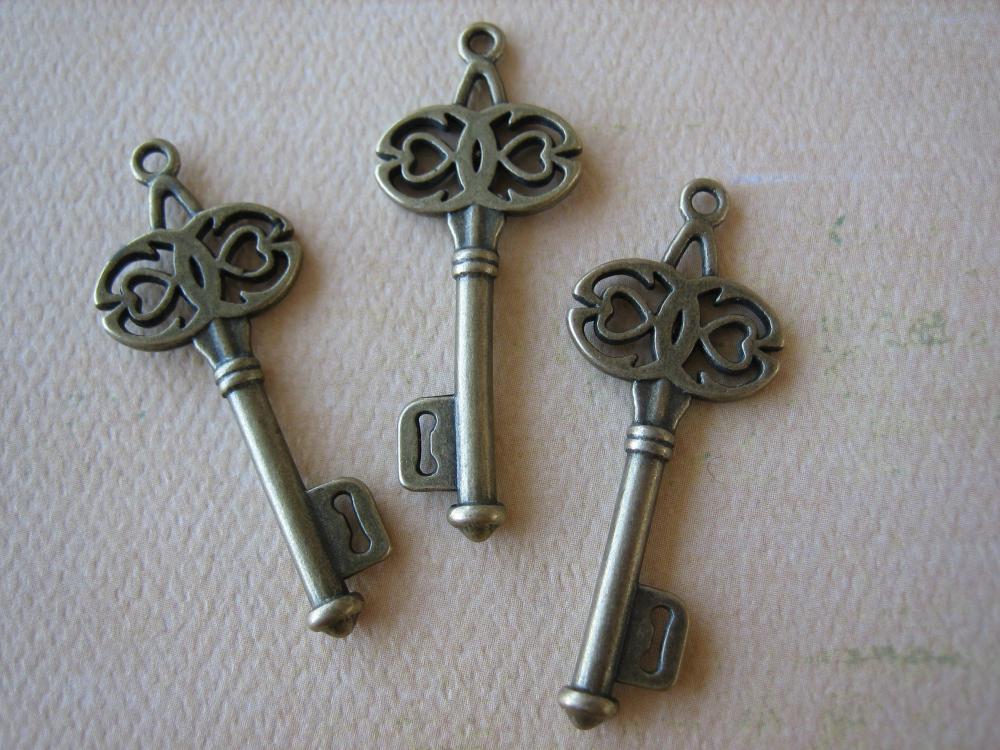 3pcs - Bronze Key Charms - Lead And Nickel - 16x45mm - Findings By Zardenia