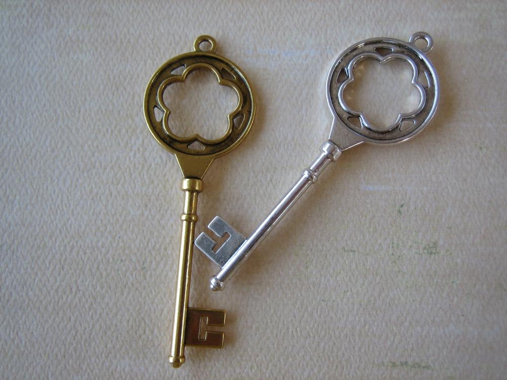 2pcs - Antique Silver & Gold Color Key Charms - Lead And Nickel - 77mm - Findings By Zardenia
