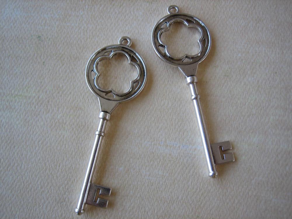 2pcs - Antique Silver Key Charms - Lead And Nickel - 77mm - Findings By Zardenia